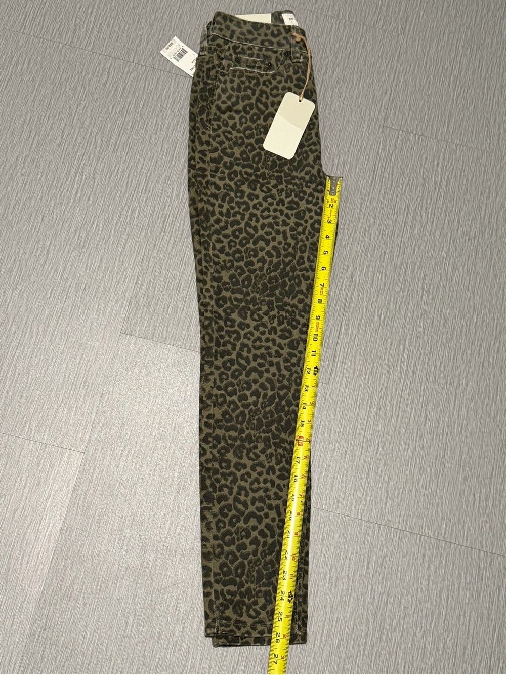 NWT Indigo Rein High Rise Leopard Print Ankle Jeans Olive Green Size 1 W25 L27 - Picture 5 of 10